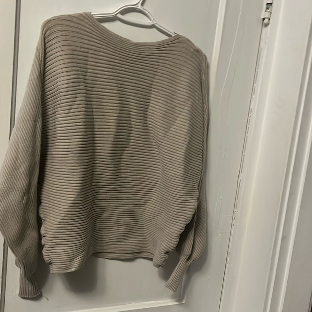 Shirt size:M color: cream
